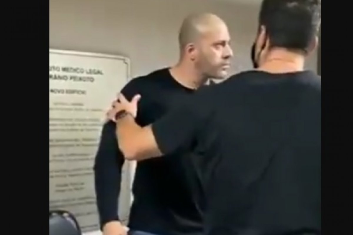 Moraes autoriza inquérito para investigar deputado Daniel Silveira por desacato