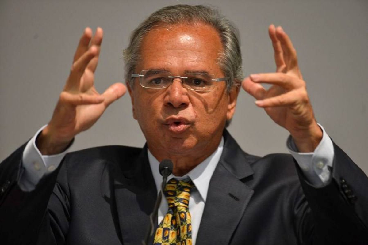 Guedes afirma que haverá compensações para isenção sobre diesel e gás de cozinha