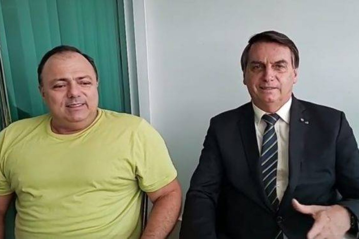 Na pandemia, Bolsonaro fez mais reuniões privadas com Mário Frias do que com Pazuello
