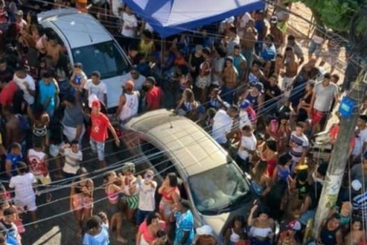 Vídeo: Desrespeitando medidas para conter covid-19, pessoas se reúnem em festa paredão na Ribeira