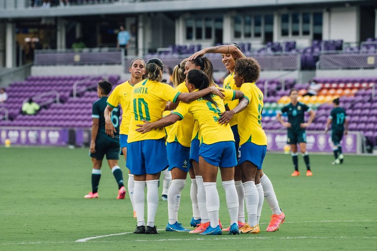 "Temos algumas coisas para trabalhar", diz técnica do Brasil após derrota para os EUA