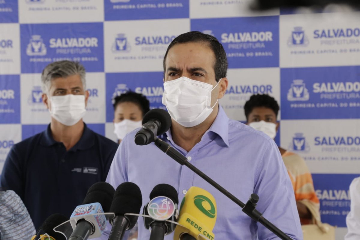 Salvador fecha praças e campos para conter à Covid-19