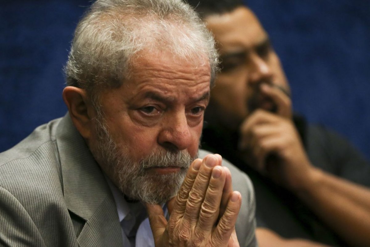 Defesa de Lula pede ao STF anulação de devolução da ação do tríplex ao TRF-4