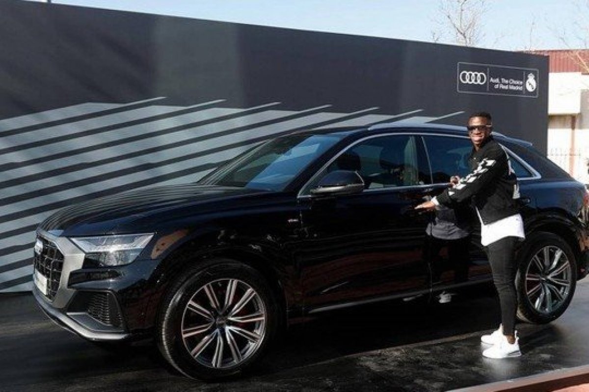 Jogadores do Real Madrid recebem carros de luxo de patrocinador do clube