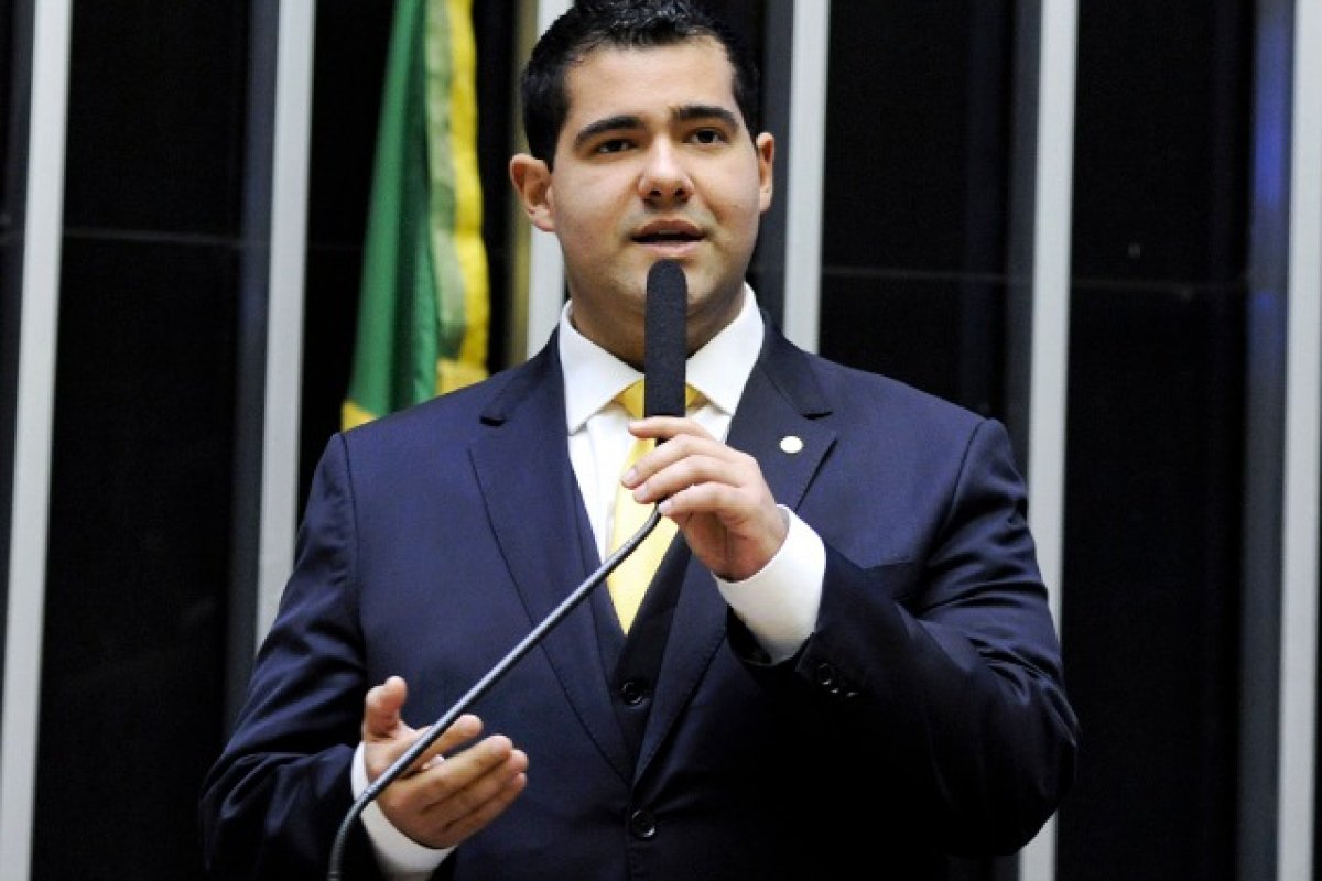 Câmara adia votação de proposta que amplia porte de arma