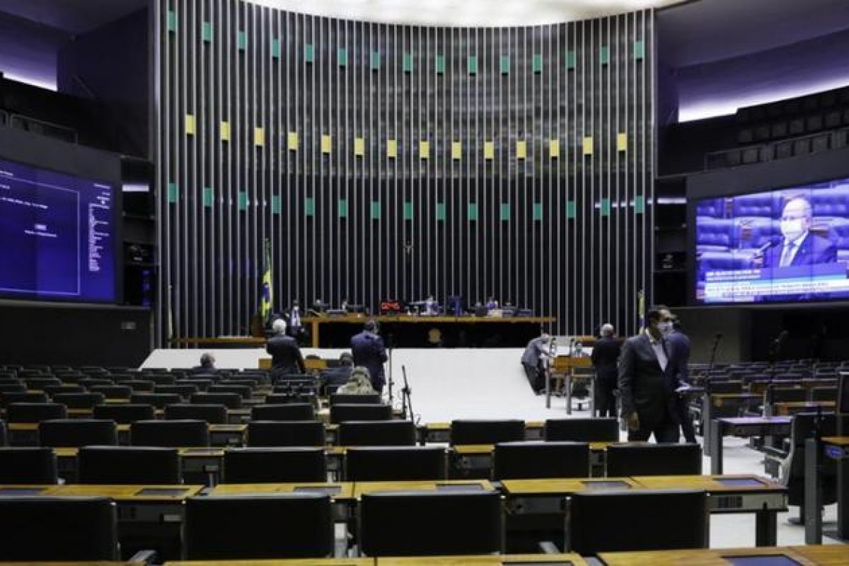 Câmara vota MP que facilita compra de vacinas contra a Covid-19 nesta terça-feira (23)