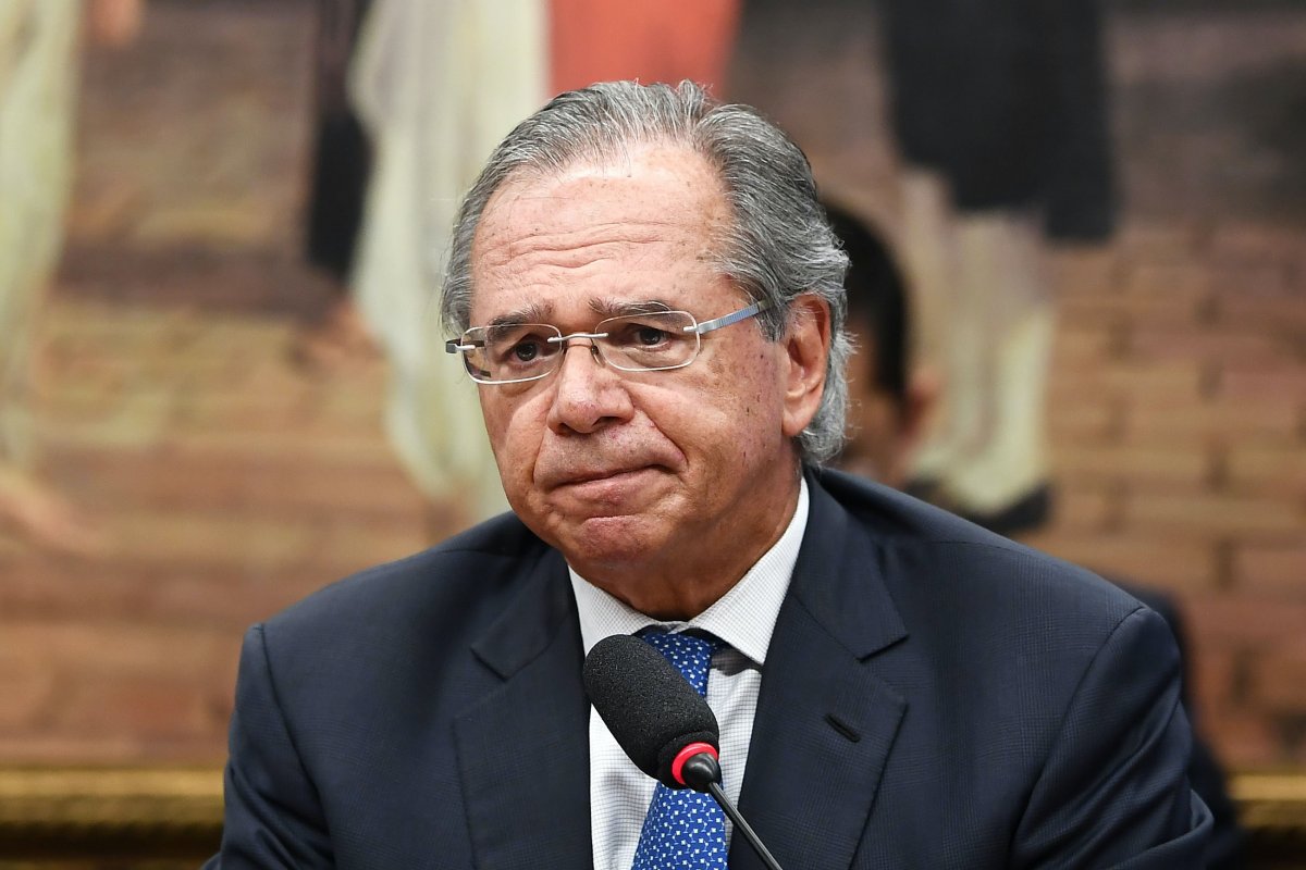 Auxílio: senador mantém na proposta fim do piso de gastos para saúde e educação