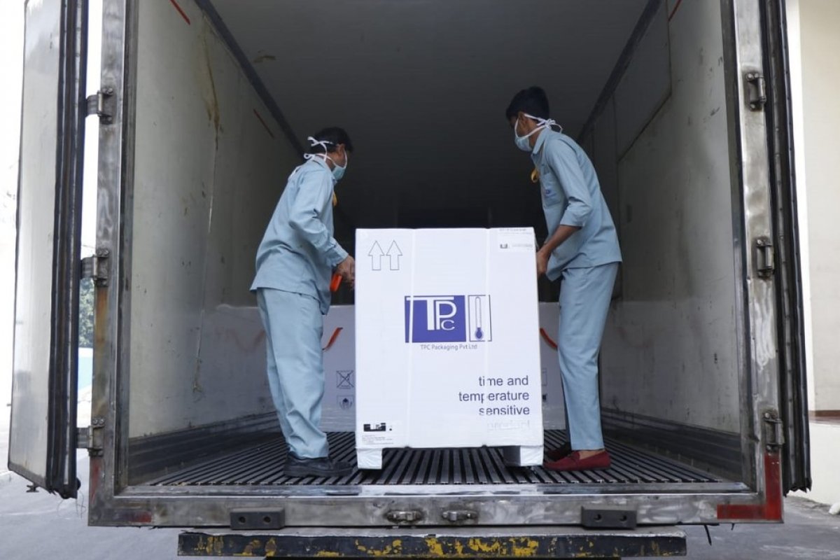 Instituto Serum da Índia envia primeiras doses da vacina contra Covid-19 à Covax