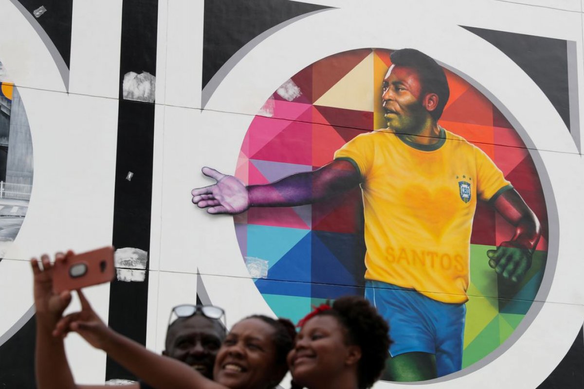 Netflix lança documentário sobre trajetória de Pelé