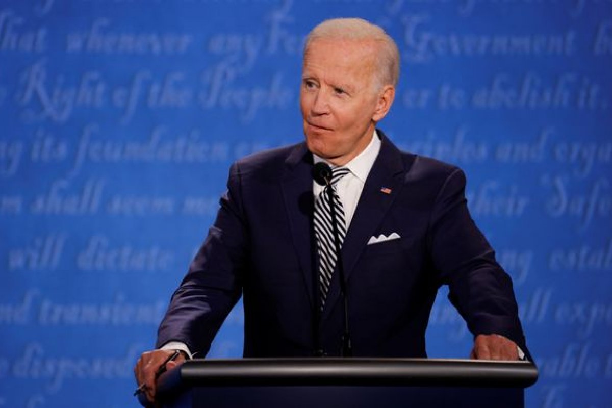 Biden deve ordenar revisão na cadeia de suprimentos para reduzir dependência de rivais