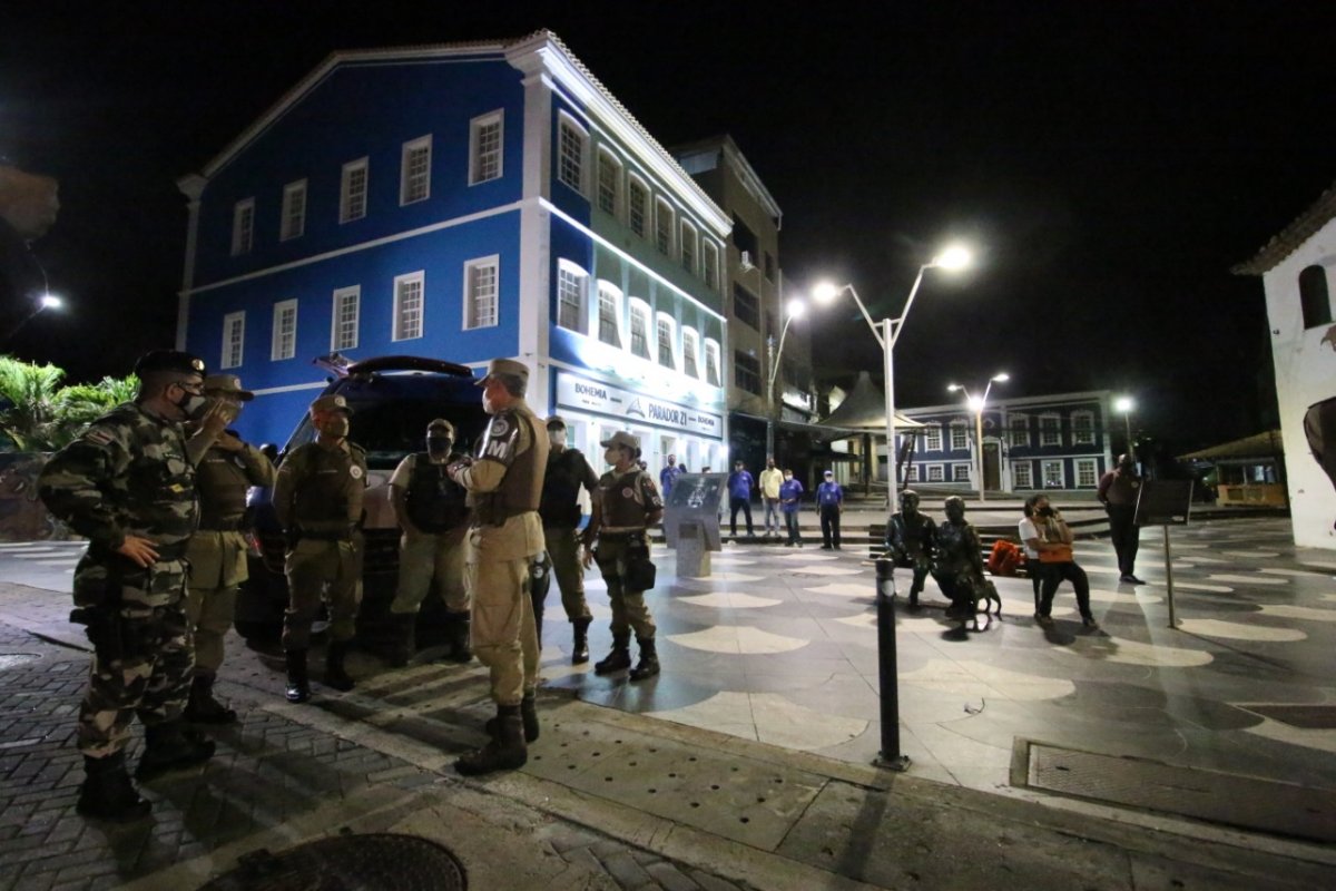 Dois homens são autuados no interior em quinto dia de toque de recolher