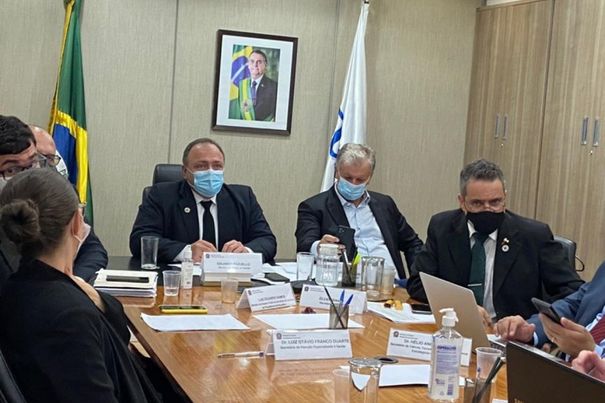 Ministério da Saúde volta a orienta retenção de metade de novo lote da Coronavac