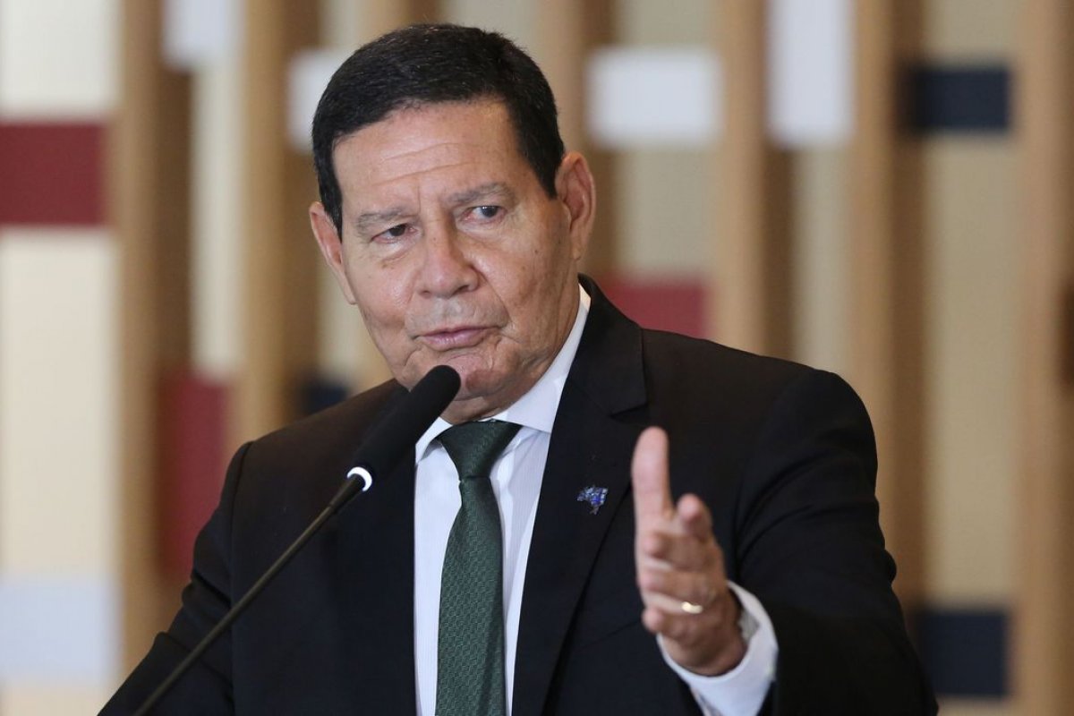 Covid-19: Mourão afirma que exigências da Pfizer estão fora da legislação