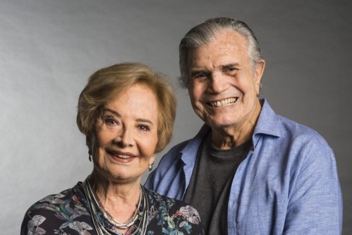 Viva! Glória Menezes e Tarcísio Meira são vacinados contra a Covid-19