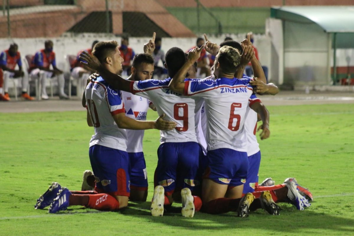 Com dois golaços, Bahia bate Doce Mel e conquista primeiro triunfo pelo Baianão