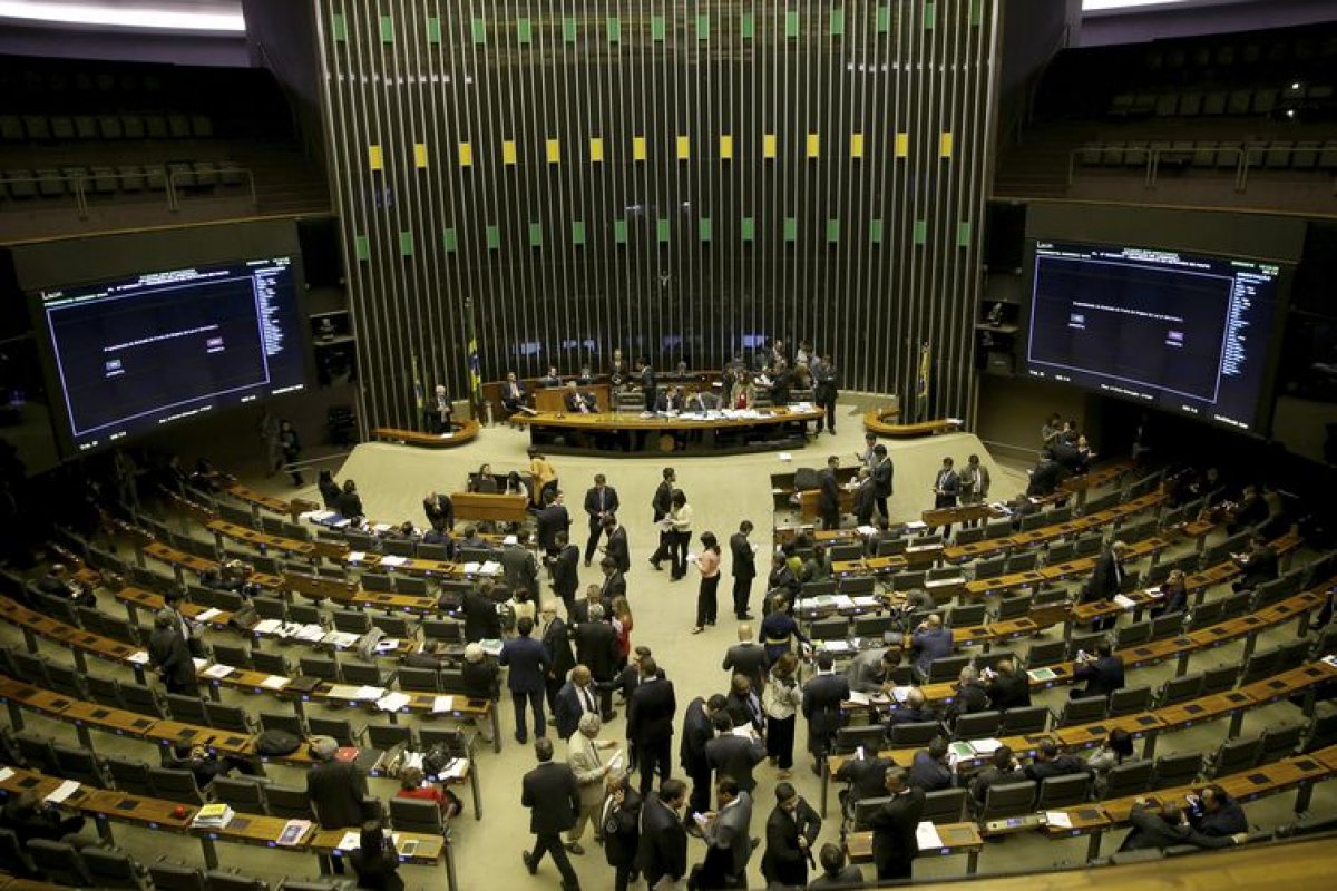 Maioria dos deputados baianos votou a favor da PEC sobre imunidade parlamentar