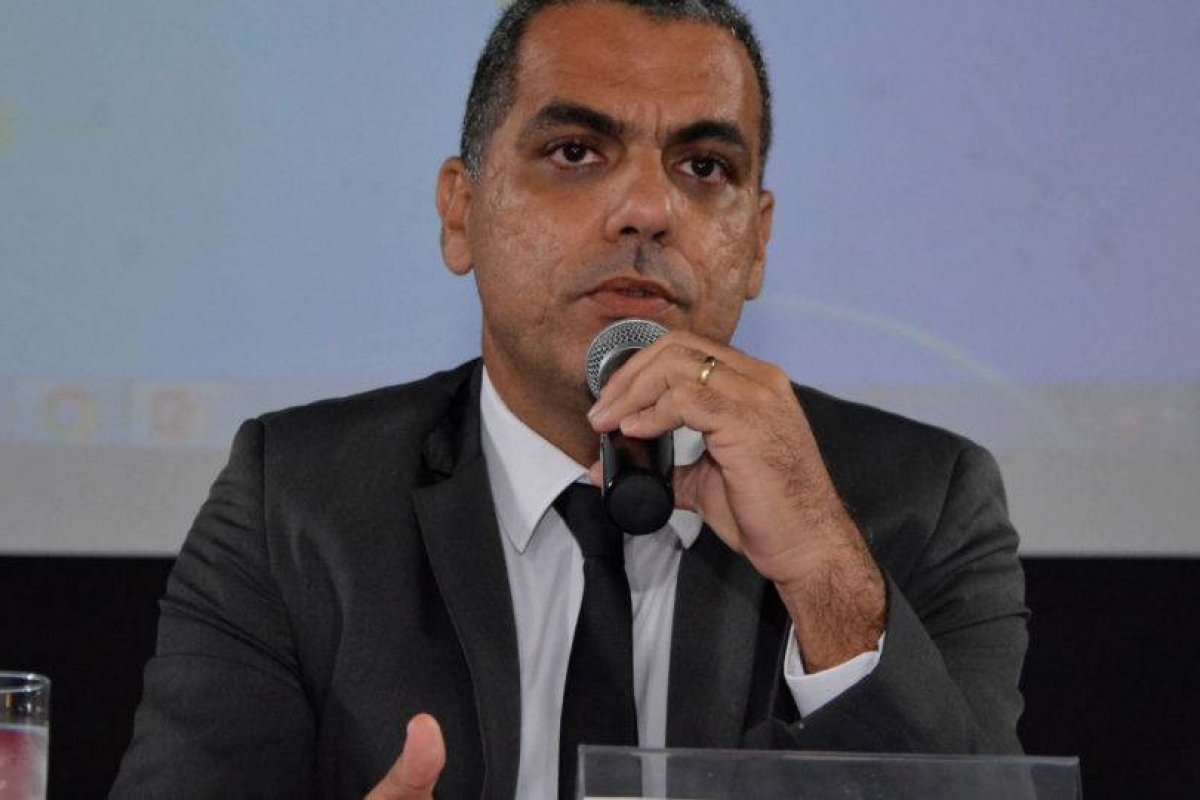 Cezar Leite responde a Jorge Solla: "Peça ao MP para investigar cadê o dinheiro dos respiradores"