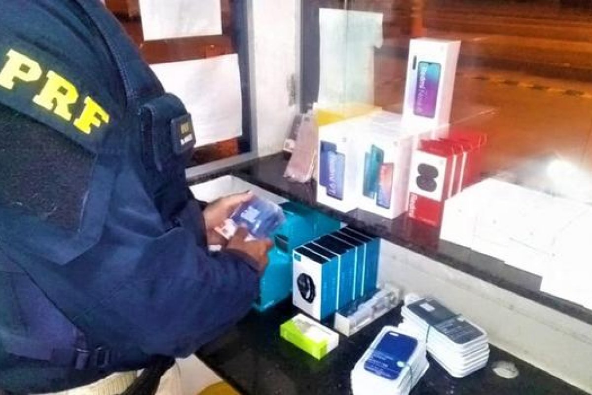 PRF apreende mais de 100 aparelhos eletrônicos sem documentação fiscal na BR-101