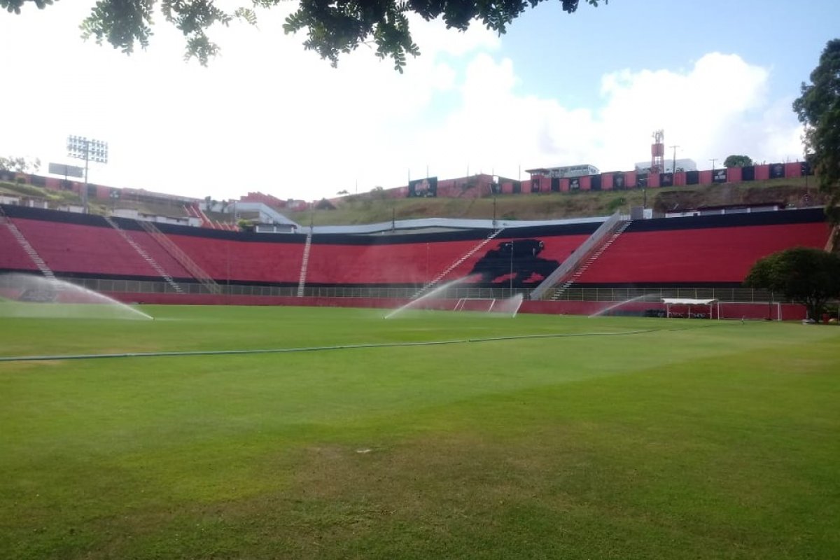 Embasa corta água do Vitória pela falta de pagamento; Paulo Carneiro reclama nas redes sociais