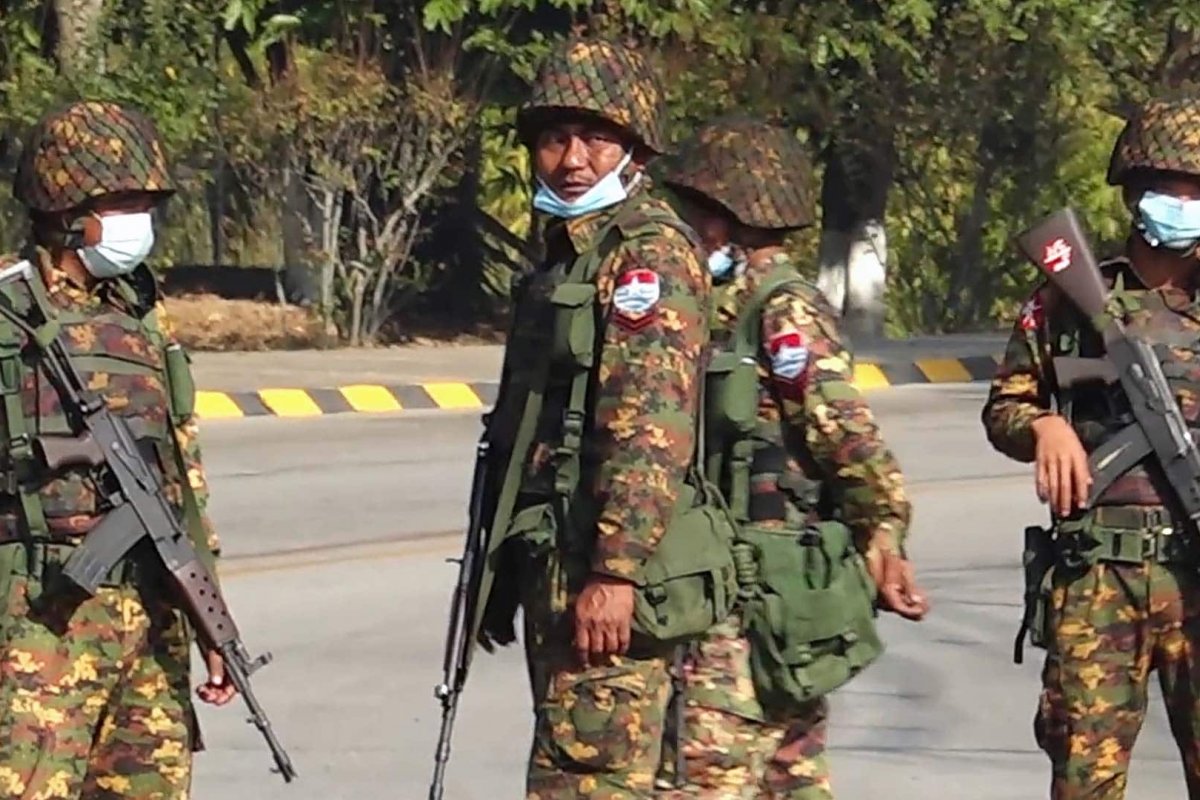 Facebook fecha contas vinculadas ao exército em Mianmar