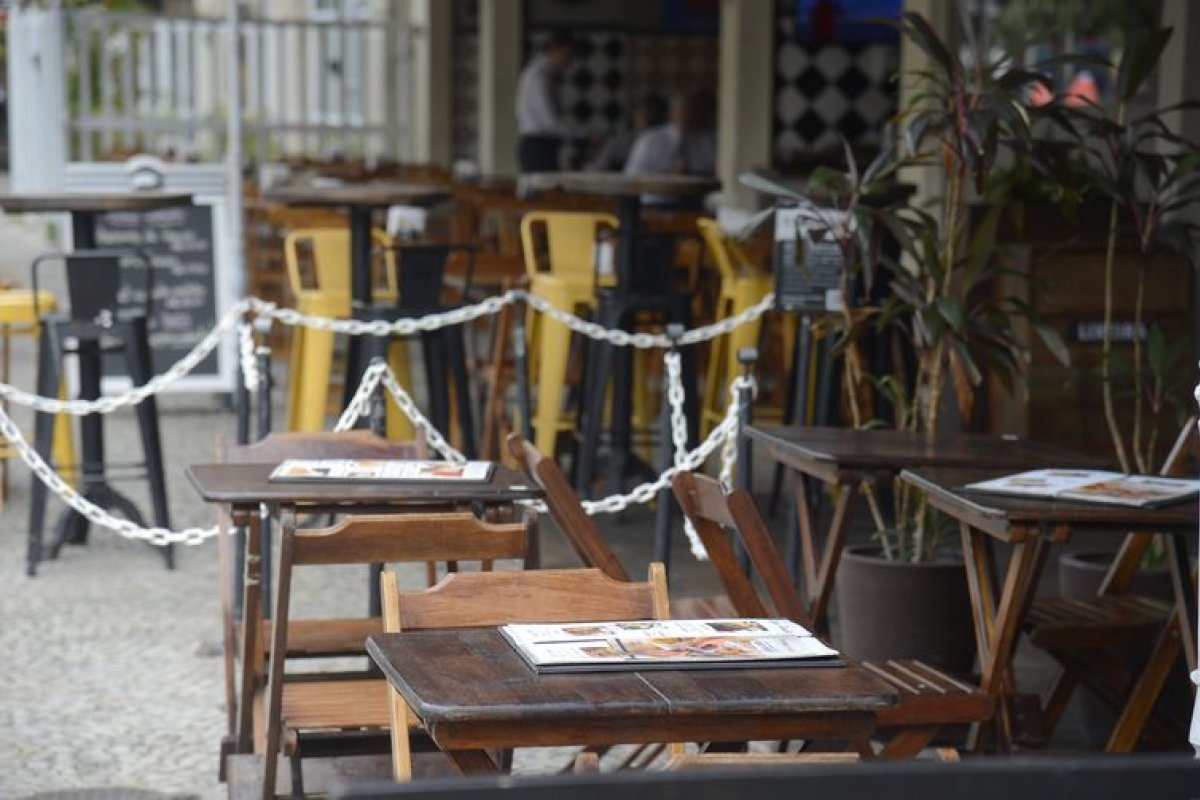 Restrição social pode reduzir contágio pela covid-19 em até 77%, diz estudo