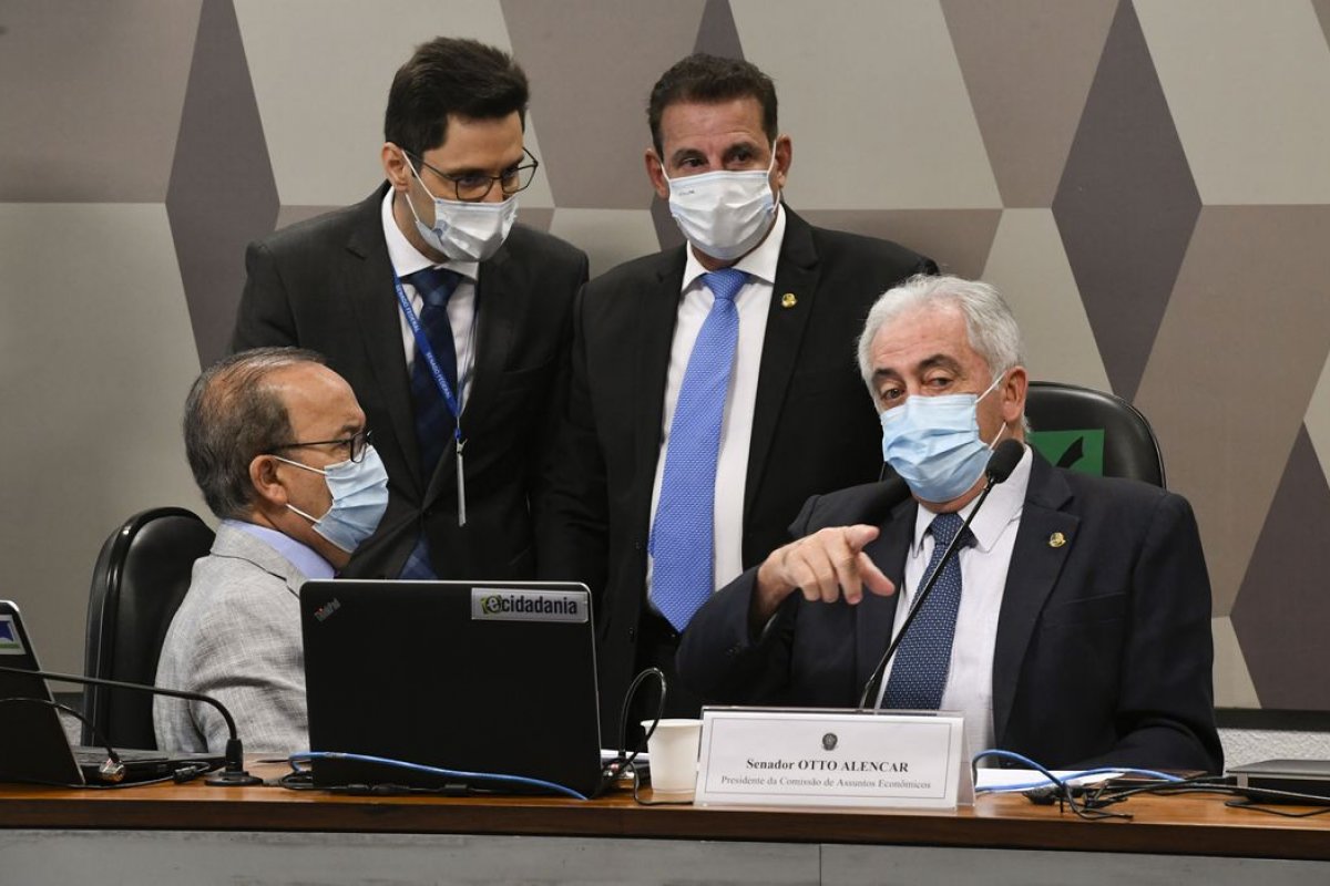 Senadores querem ouvir Cade sobre suposto cartel de combustíveis