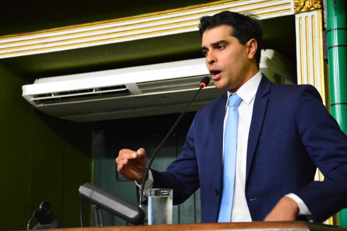 Contra Paulo Freire, Aleluia quer criar comissão para analisar livros com métodos não comprovados