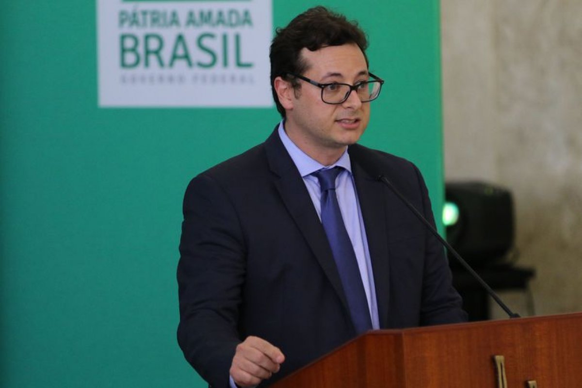 Bolsonaro decide tirar Wajngarten do comando da Secom