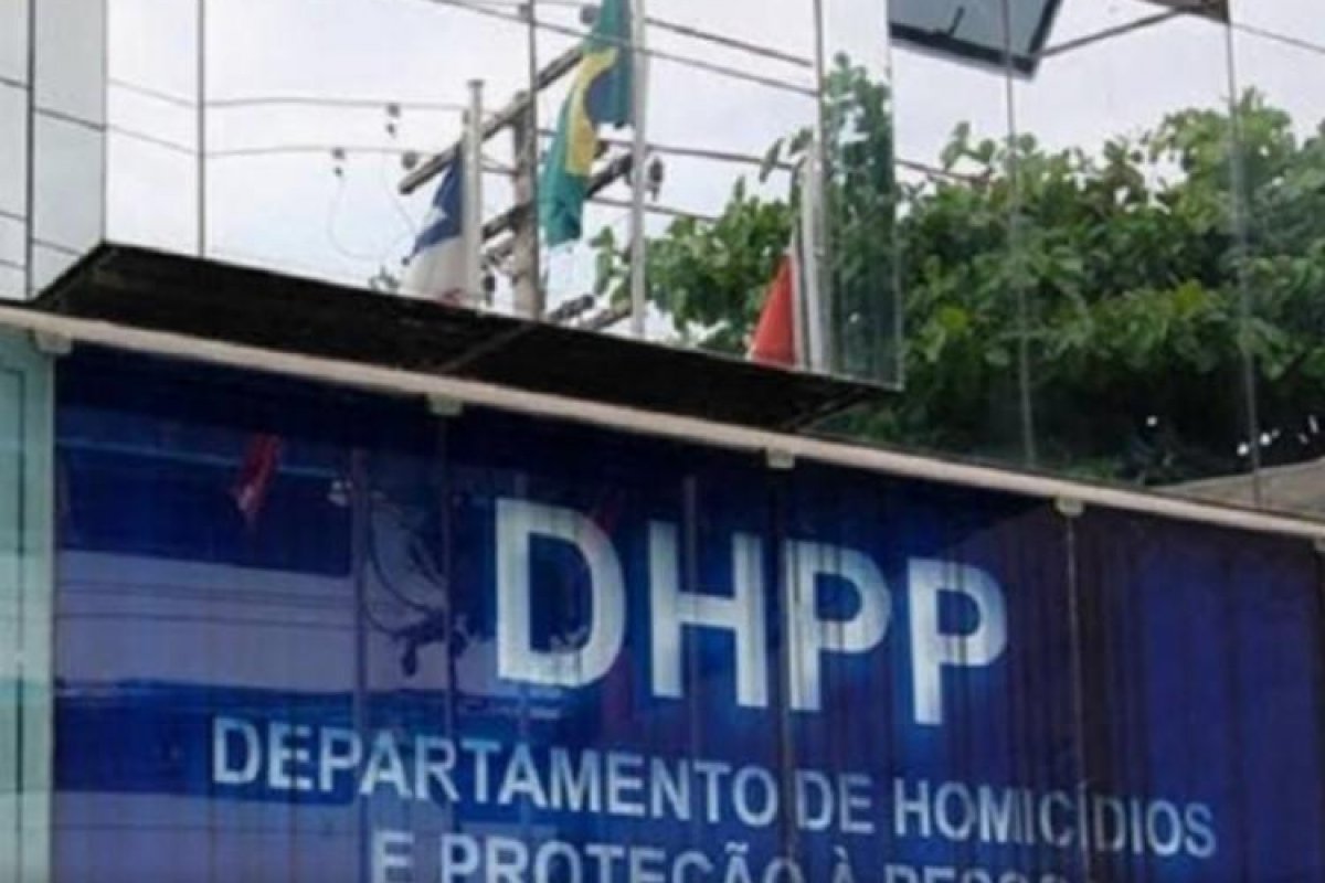 Ossada humana é encontrada em prédio na Rua Carlos Gomes, em Salvador