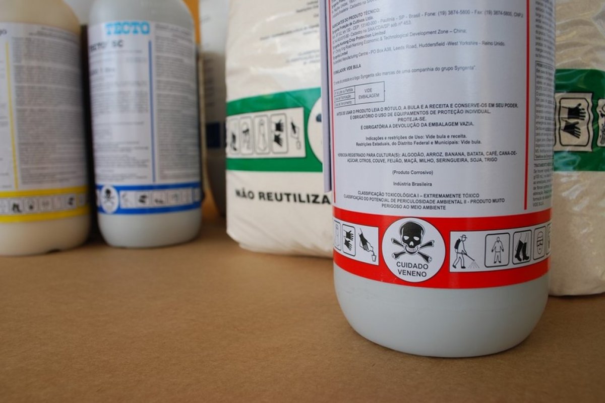 Governo Federal aprova sete agrotóxicos considerados "extremamente tóxicos" pela Anvisa