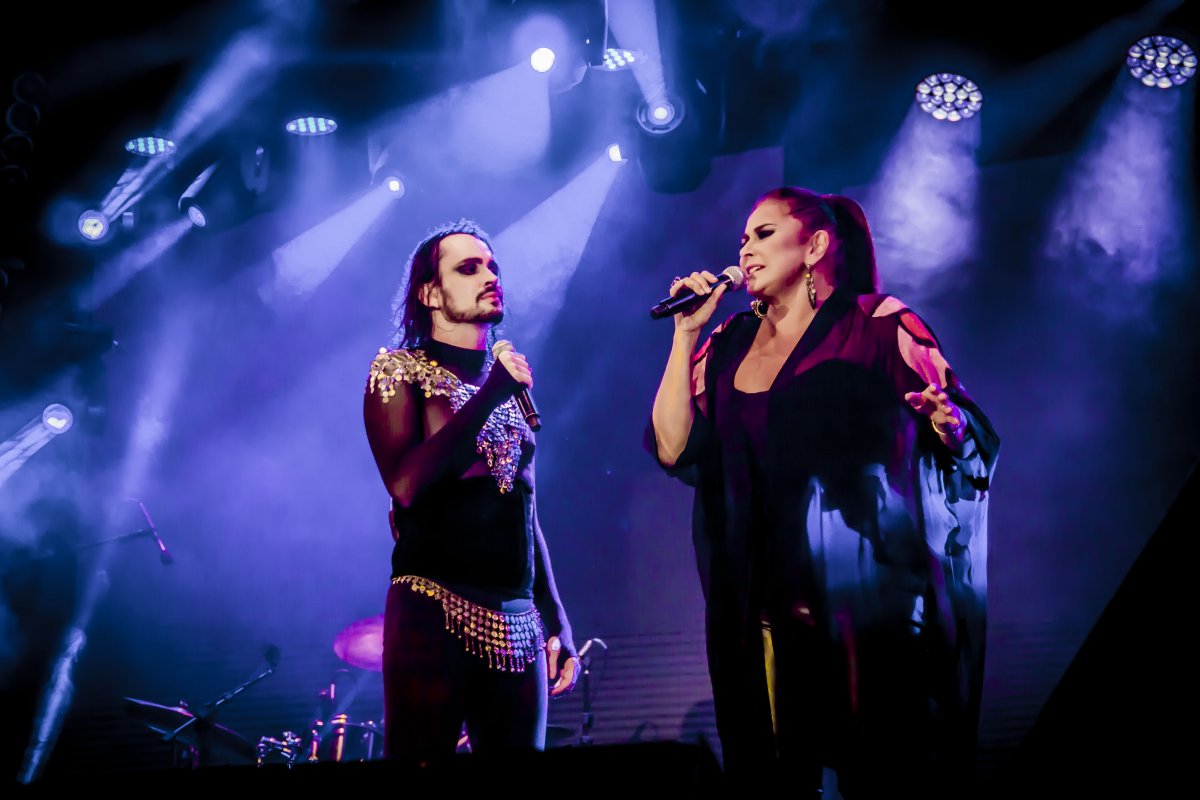 Johnny Hooker regrava sucesso com Fafá de Belém