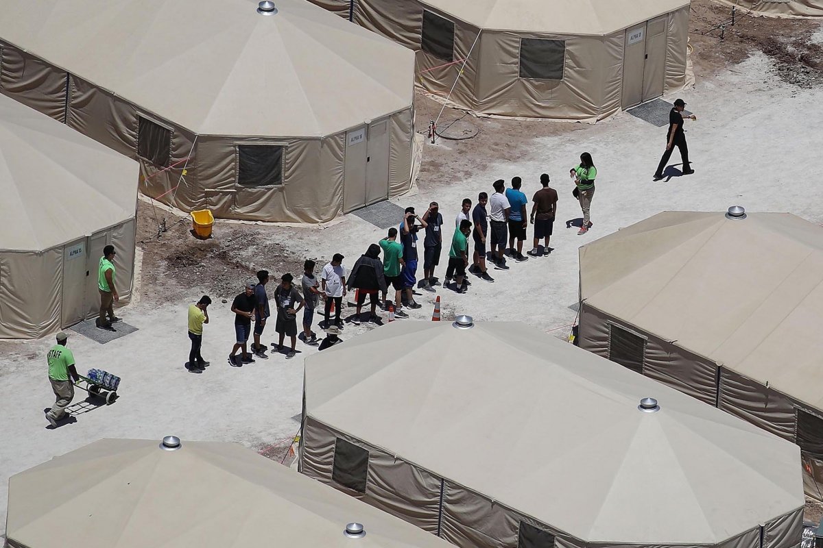 "Desnecessário, caro e vai contra tudo o que ele prometeu", diz advogado sobre abrigo de Biden