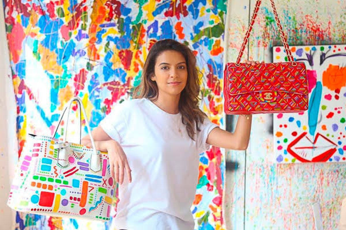 Babado: Marca Alexandre Birman é acusada de plágio por artista plástica