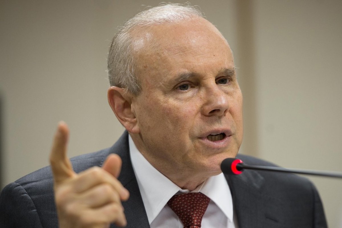 Juiz nega prisão de Guido Mantega, mas manda colocar tornozeleira eletrônica