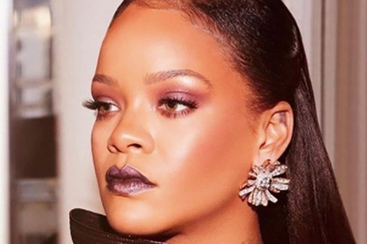 Rihanna lança novo iluminador em edição limitada 