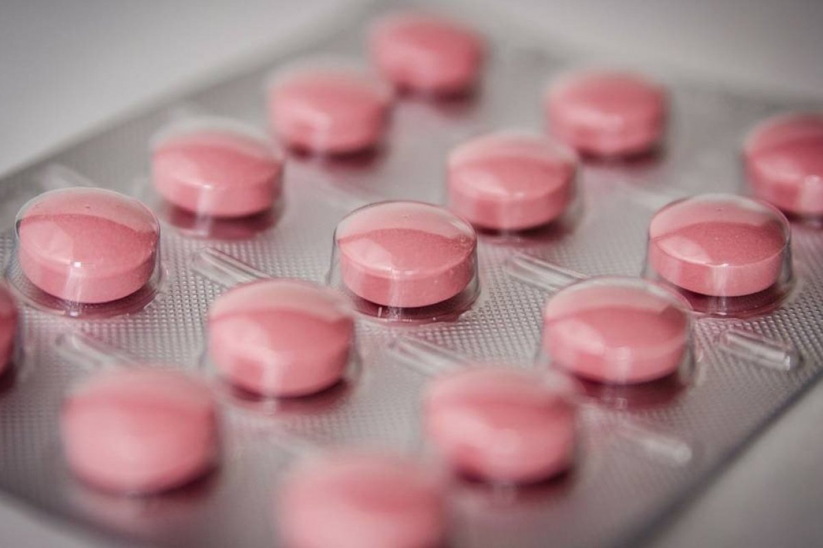 Universidade de Oxford estuda desenvolver vacina contra Covid-19 em pílula ou spray