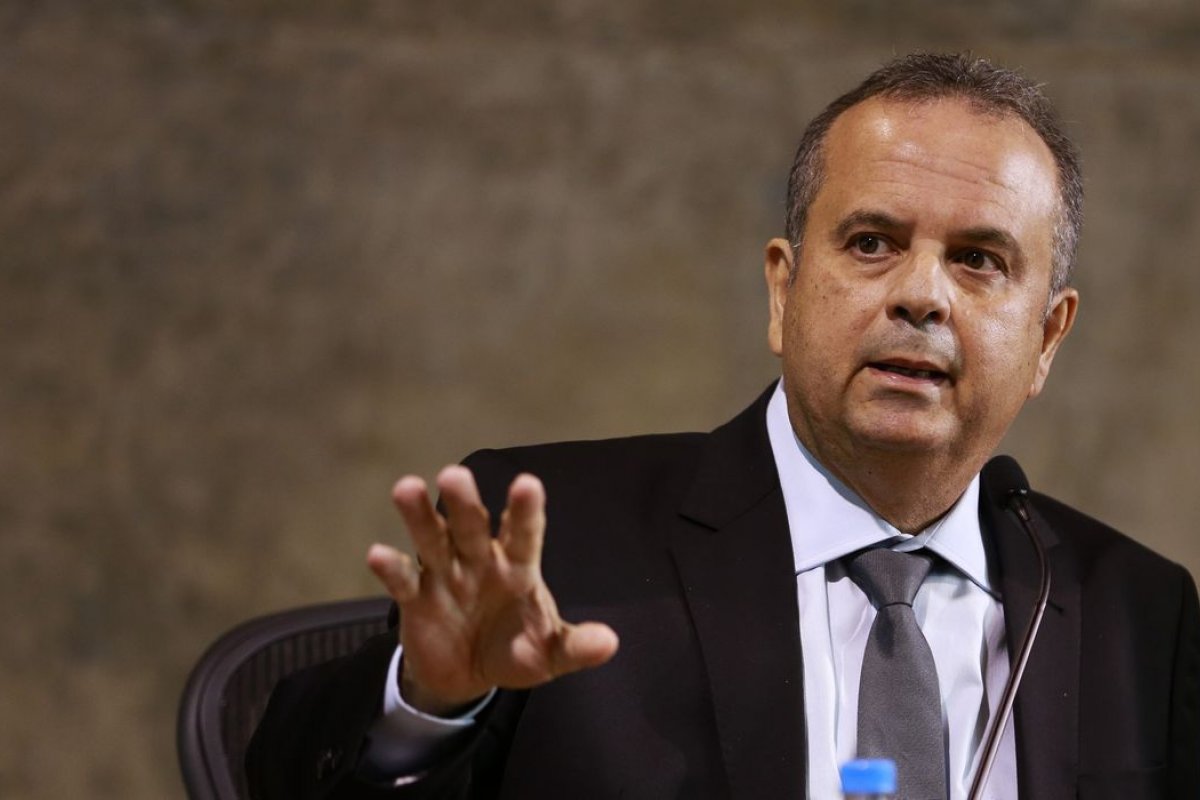 Ministro Rogério Marinho é internado em hospital após sentir dores no ombro