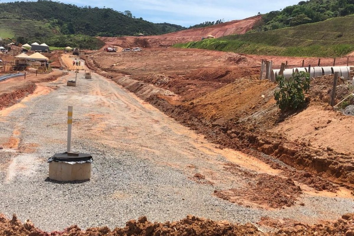 Fundação Renova descumpre prazo e não entrega casas para vítimas da tragédia de Mariana