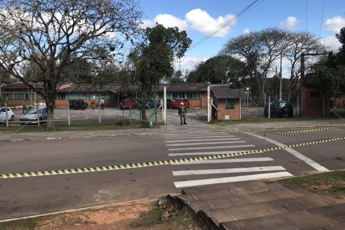 Adolescente invade, atea fogo e ataca alunos e uma professora em uma escola no Rio Grande do Sul