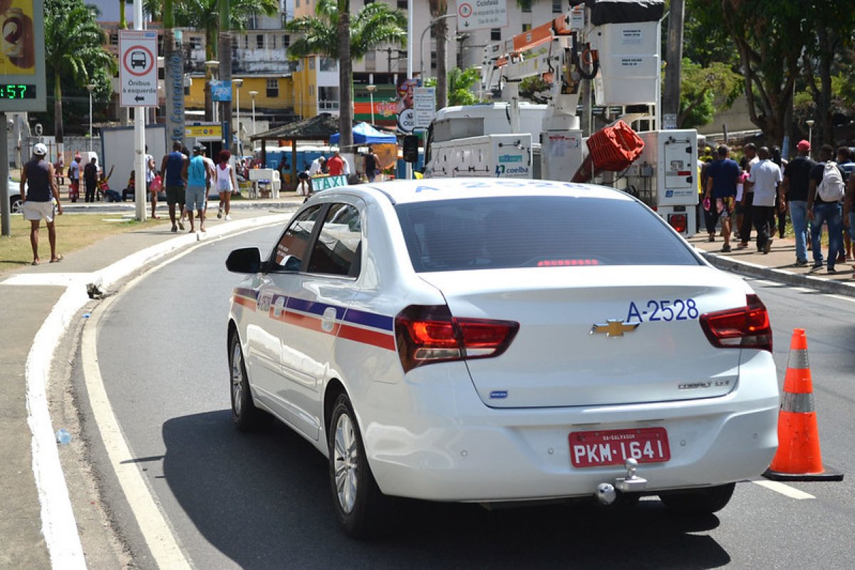 Exigência de renovação de frota de táxis e transporte escolar é suspensa em Salvador 