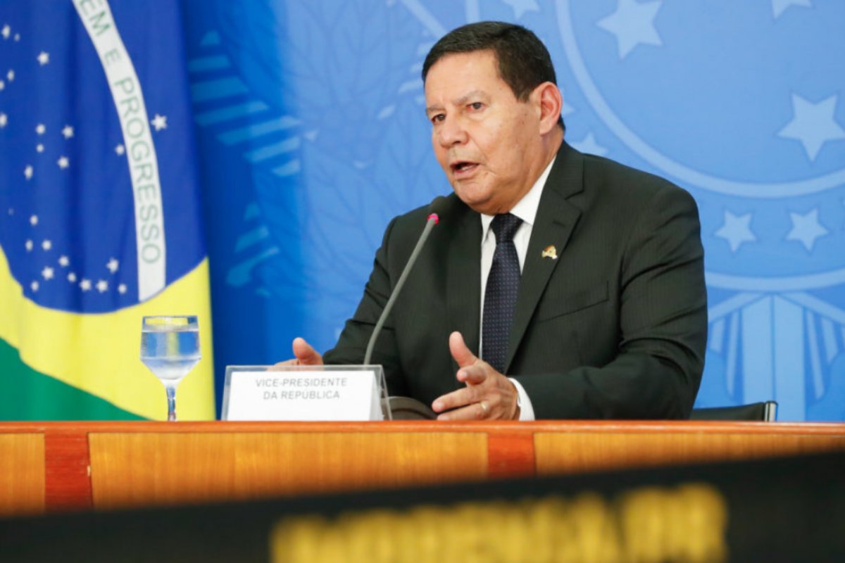 Em reunião com Mourão, presidente da Força Sindical vai pedir auxílio emergencial de R$ 600