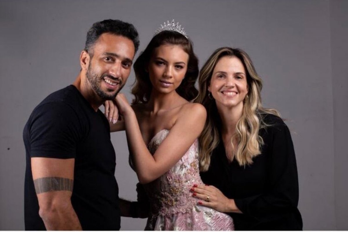 Chahla Bent para a Victória Alta Costura