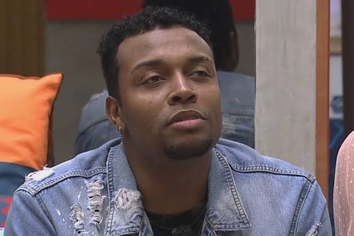 Nego Di se irrita com a TV Globo ao sentir favorecimento da emissora com Karol Conká