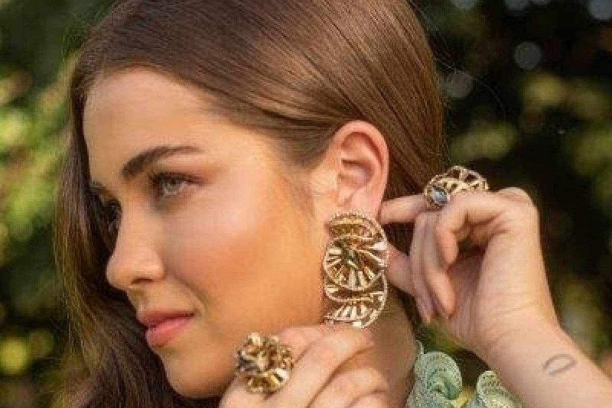 Claudia Arbex lança campanha de Inverno 21 com toque afetivo