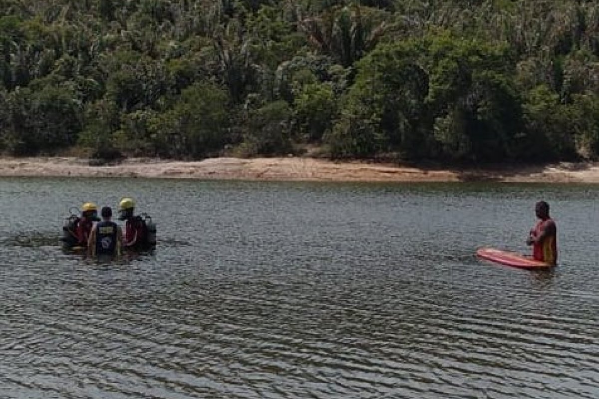 Bombeiros localizam corpo de homem desaparecido após se afogar em Salvador