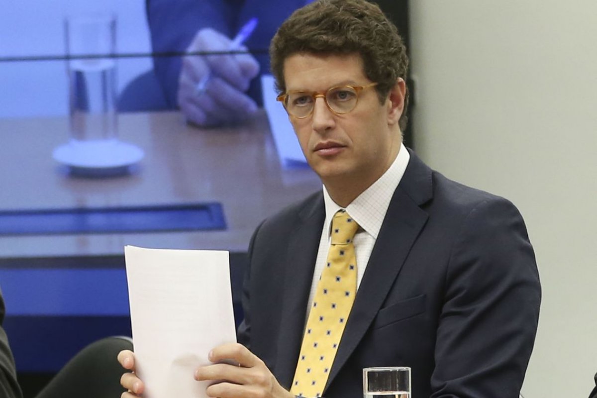 Ministro do Meio Ambiente diz que seca e calor ampliam queimadas