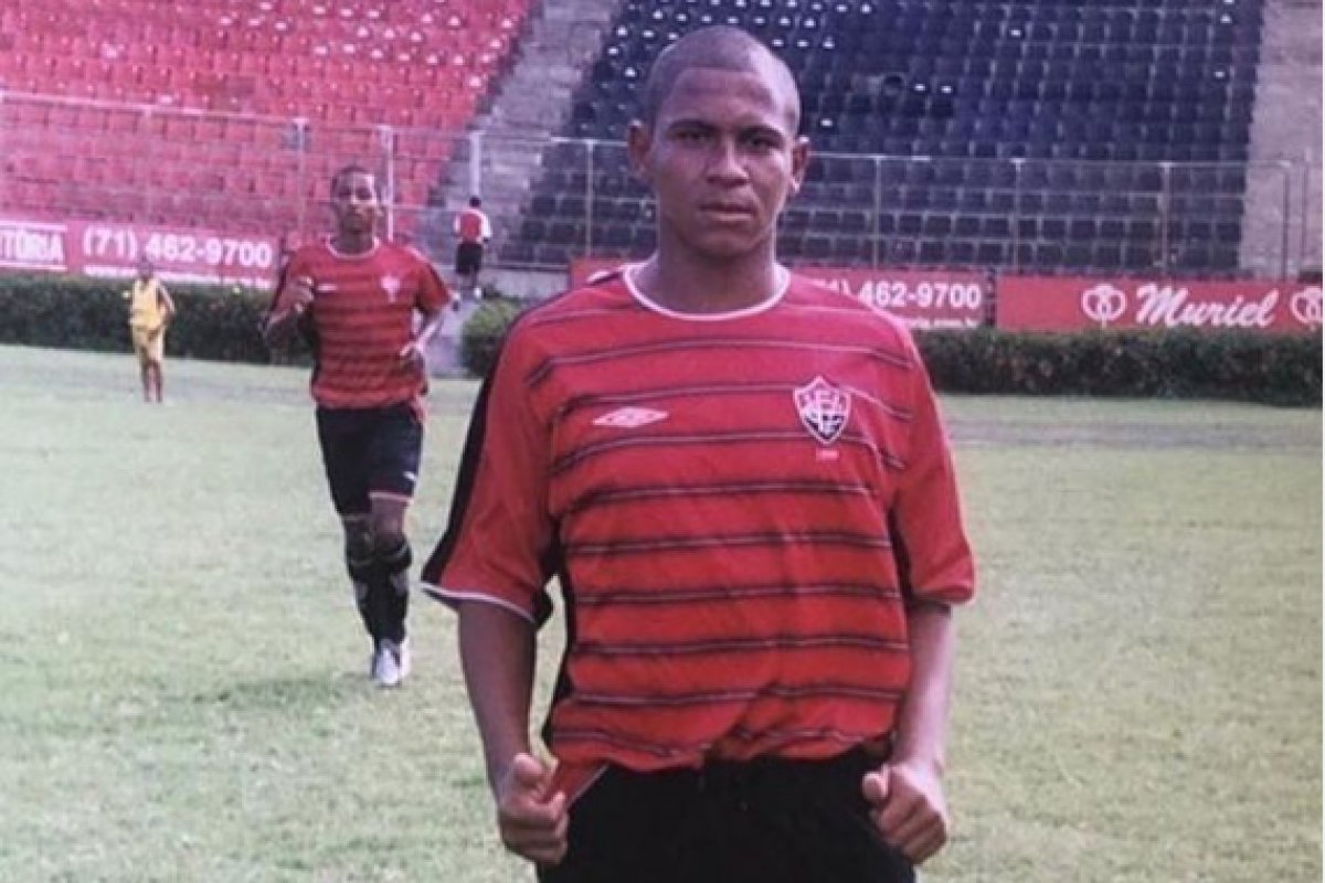 Em publicação nas redes sociais, Walter anuncia acerto com o Vitória