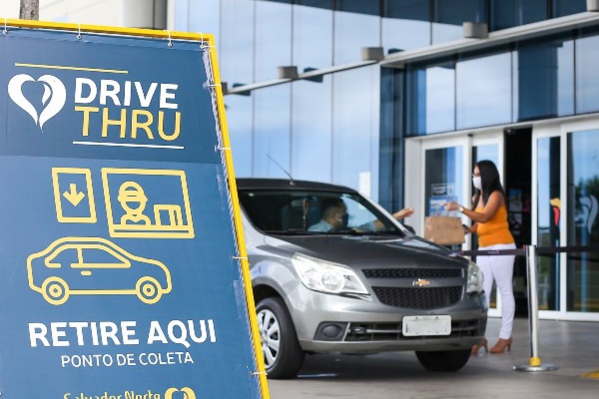Shoppings da capital baiana funcionam no esquema drive thru durante lockdown