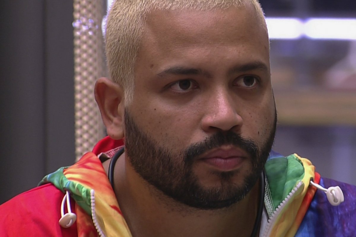 Projota revela plano que combinou com a esposa para caso arruíne sua carreira no reality: “Eu não preciso cantar”