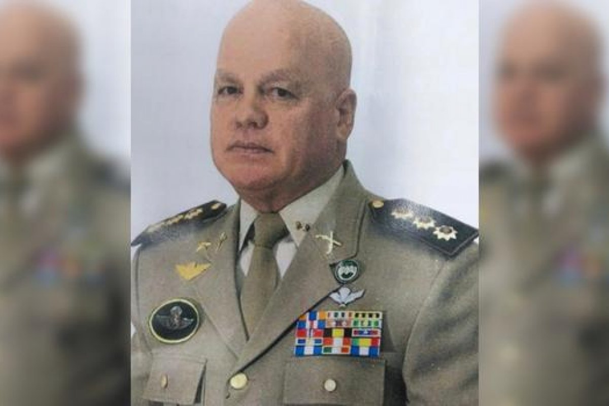 Comandante da PM-BA proíbe que policiais postem fotos fardados nas redes sociais